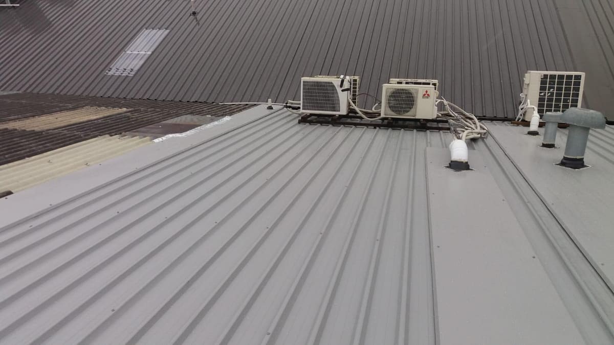 New commercial roofing around rooftop plant